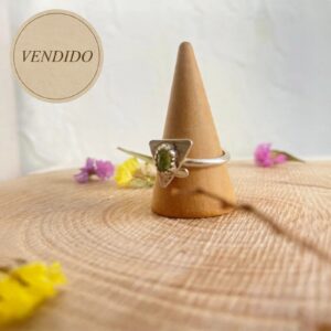 Anillo de plata ecologica 925 y peridoto
