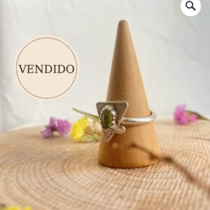 Anillo de plata ecologica 925 y peridoto