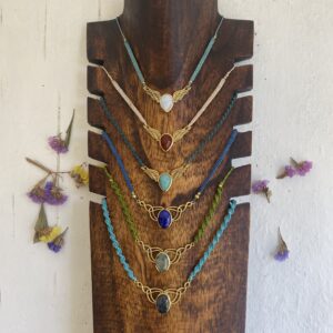 Colgantes de macramé con minerales