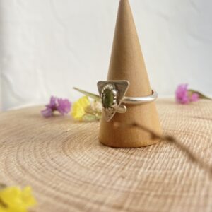 Anillo de plata ecologica 925 y peridoto